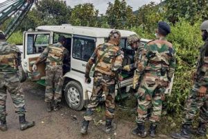 மேற்கு இந்தியாவில் பேருந்து விபத்து : 13 பேர் பலி!