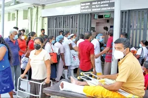 இலங்கையில் நகைக்கடையொன்றில் அதிர்ச்சி கொடுத்த பெண்