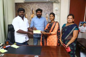 காங்கிரஸ் மனித உரிமை துறையினர் இனிப்பு வழங்கி கொண்டாட்டம்