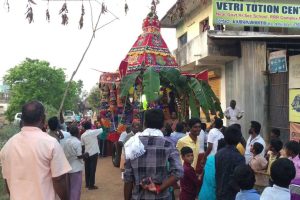 சீறிப்பாய்ந்த காளை