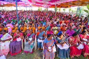 கத்தியை காட்டி மிரட்டிய தனியார் கால் டாக்ஸி ஓட்டுநர்
