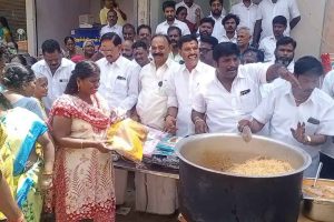 மதுரை விமான நிலைய சம்பவம்: எடப்பாடி பழனிச்சாமி மீது வழக்கு பதிவு