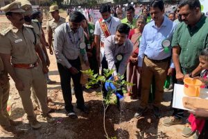 மூன்று வயது வளர்ப்பு மகனைக் கொன்ற பெண்ணுக்கு 15 ஆண்டுகள் சிறைத்தண்டனை