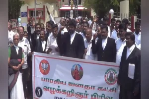 பேருந்தில் 4 இளம் பெண்களின் அட்டகாசம்: மது போத்தலால் பயணியை பதம்பார்த்த கொடூரம்!