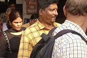 ராகுல் காந்தி பதவி நீக்கம்; லண்டனில் காங்கிரஸ் கட்சியினர் போராட்டம்