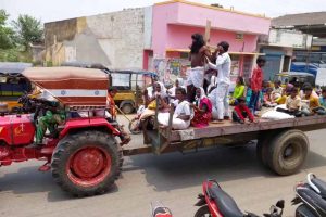குழந்தையை கடத்த முயன்ற வாலிபருக்கு தர்மஅடி
