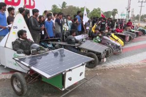 உக்ரைன் போருக்கு எதிராக சித்திரம் வரைந்த ரஷ்ய சிறுமி; தந்தைக்கு கிடைத்த சிறைத்தண்டனை