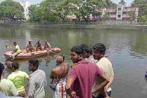 காவல் நிலையம் எதிரே உள்ள டிரான்ஸ்பார்மரில் ஏறி தற்கொலை முயற்சி