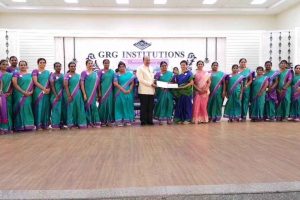 காவல் நிலையம் எதிரே உள்ள டிரான்ஸ்பார்மரில் ஏறி தற்கொலை முயற்சி