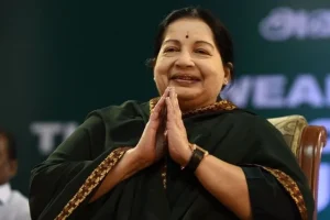இலவசமாக சக்தி வாய்ந்த கண்ணாடியை மேயர் மகாலட்சுமி வழங்கினார்