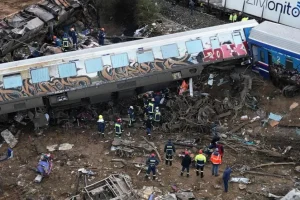 மகளின் மரணத்திற்குப் பிறகு ஆணவக் கொலைக்காக பிரித்தானிய தம்பதியர் சிறையில் அடைப்பு