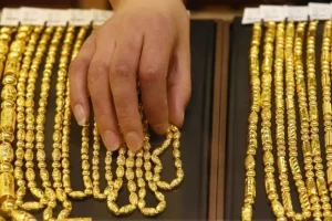 மாற்றாந்தாயின் கோர முகம் – 17 வயது சிறுமியை அடித்து கொடுமைப்படுத்திய கொடூரம்