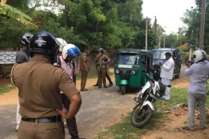 இலங்கையில் சீரற்ற காலநிலை -பாரிய மண்சரிவில் வீடுகளை இழந்த மக்கள்