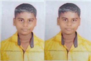 சீறிப்பாய்ந்து வந்த காளைகளை வீரர்கள் குழு அடக்கி பரிசுகளை தட்டி சென்றது