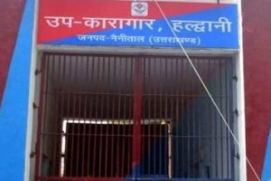 தற்காலிக கொட்டகையின் மீது மரம் விழுந்ததில் 7 பேர் உயிரிழந்துள்ளனர்