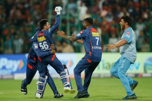 திருமண விழாவில் துப்பாக்கியால் சுட்டுவிட்டு தப்பியோடிய மணப் பெண்