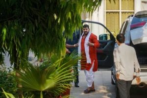 இம்ரான் கானுக்கு எதிரான வழக்கு தொடர்பில் உச்ச நீதிமன்றத்தின் தீர்ப்பு