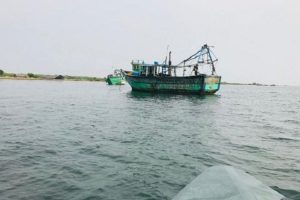 காரில் வந்து ஜொள்ளு விட்டார் ரஜினி! கமல் பெயரைக் கேட்டு ஓடிவிட்டார்! காலம் கடந்து வெளியான ரகசியம்