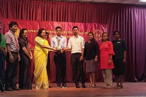கனடாவில் நடந்த விபத்தில் பொலிஸ் மற்றும் பள்ளி பேருந்து ஓட்டுநர் பரிதாபமாக பலி