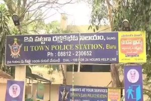 தன் மகளுடன் மீண்டும் பொதுவெளியில் தோண்றிய கிம்!