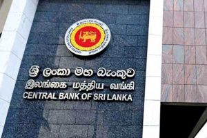 கற்பூரம் ஏற்றிய போது சேலையில் தீப்பற்றி பெண் பரிதாபம்