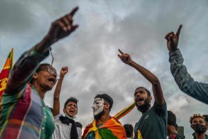 வடமேற்கு பாகிஸ்தானின் தற்கொலைப்படை தாக்குதலில் ராணுவ வீரர்கள் உட்பட 4 பேர் பலி