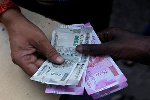 மோடியின் காலைத்தொட்டு வணங்கிய பிரதமர் ஜேம்ஸ் மரபே