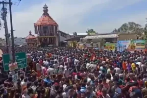 மதுரை வந்தடைந்த வைகை நீருக்கு பூத்தூவி வரவேற்பு