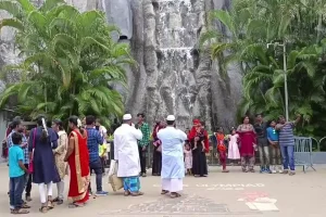 வீட்டிற்குள் புகுந்த மழைநீர் பொதுமக்கள் அவதி