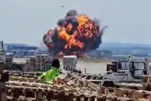 90களில் தொடை அழகி என வர்ணிக்கப்பட்ட நடிகையின் மகளா இது….