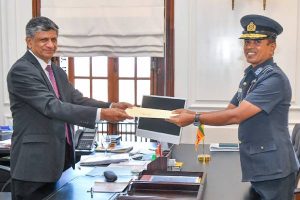 கொழும்பு பிரபல மருத்துவமனையின் கூரையில் மீட்கப்பட்ட சத்திரசிகிச்சை கருவிகள்!