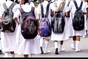 குப்பை எடுக்கும் பெண்ணை அகற்ற கோரிய பெண்… பதிலடி கொடுத்த புகைப்படவடிவமைப்பாளர்