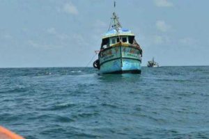 பாடசாலையில் கட்டாய வெள்ளைச் சேலை விதிமுறைக்கு ஆசிரியர் சங்கம் கண்டனம்
