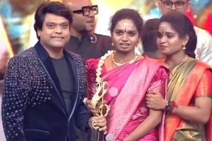 ஈஸிஜெட் விமானத்தில் குடிபோதையில் சண்டையில் ஈடுபட்ட இரண்டு பயணிகள் கைது