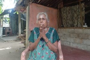 சுங்குடி சாரியில் சுண்டி இழுக்கும் “ரேஷ்மா பசுபுலேட்டி“!! யம்மாடி என்ன ஒரு கவர்ச்சி…