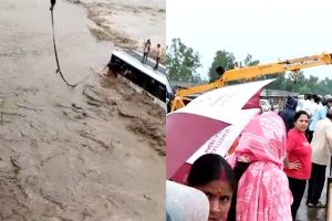 இந்தியாவில் குப்பையில் கொட்டப்பட்ட தக்காளிகள்! வைரலாகும் புகைப்படங்கள்