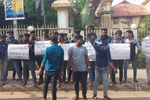 ஹாட் புகைப்படங்களை பகிர்ந்து பித்துப் பிடிக்க வைக்கின்றார் தன்யா……