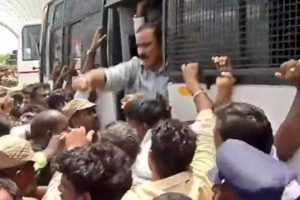 பாகிஸ்தானுக்கு 2.4 பில்லியன் டொலர் கடன் வழங்கிய சீனா