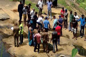 திருமலையில் கடலில் கலக்கும் பொது வைத்தியசாலை கழிவுகள் – சுற்றுலா படகோட்டிகள் விசனம்