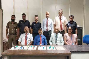 தக்காளியை பாதுகாக்கும் பவுன்சர்கள்… வியாபாரியை கைது செய்த பொலிஸார்!(வீடியோ)