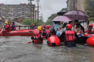 வெஸ்ட் இண்டீஸ் அணிக்கு எதிரான முதலாவது டெஸ்ட் போட்டியில் இந்தியா பந்து வீச்சு