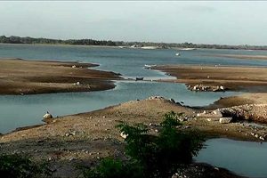 தவறாகப் பாடியதால் பாடகி உமாரா சின்ஹவன்ச மீது சட்ட நடவடிக்கை