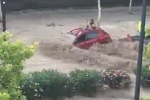 பிரான்ஸில் தடையை மீறி வீதிக்கு இறங்கிய 2,000 பேர்