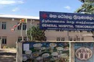 பிரசவத்தின்போது தரையில் விழுந்த குழந்தை : அலட்சியத்தால் பறிபோன உயிர்!