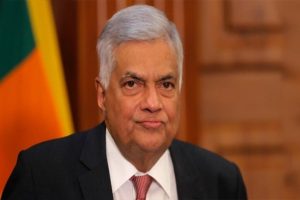 திருமணத்திற்குப் பின்பும் அழகு குறையாத மில்க் பியூட்டி… கையில் கிளாசுடன்… அட்டகாசமான படங்கள்