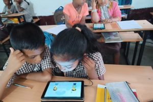 சூட்கேஸில் வைத்து சிறுமியை கடத்திச் சென்ற நபர்