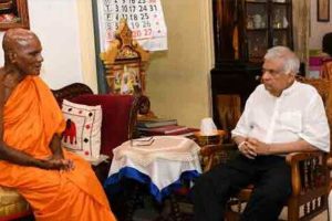 அதிக நேரம் உட்கார்ந்து வேலை பார்ப்பவரா நீங்கள்…? மாரடைப்பு ஏற்படும் அபாயம்