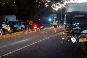 தெற்கு அதிவேக வீதியில் கைவிடப்பட்ட சொகுசு ஜீப்!