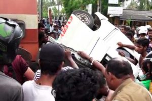 இந்திய கிரிக்கெட் அணி சற்றுமுன்னர் இலங்கை வந்தது!