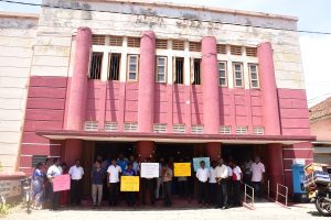பேருந்தை மறித்து குழுவொன்றினால் கடத்தப்பட்டிருந்த பயணி தொடர்பில் போலீசார் வெளியிட்ட தகவல்